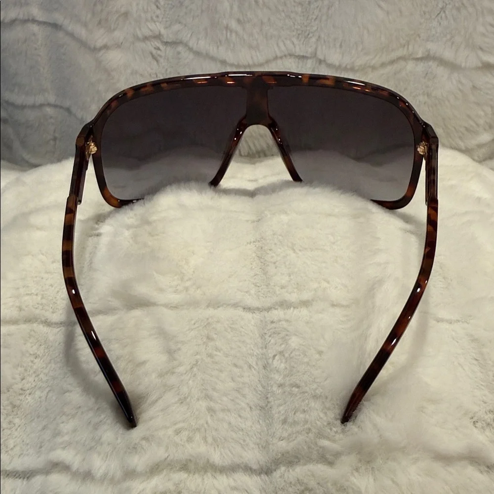 ✨SALE✨ *UNISEX* Carrera Tortoise Shell Sunglasses - Picture 4 of 6